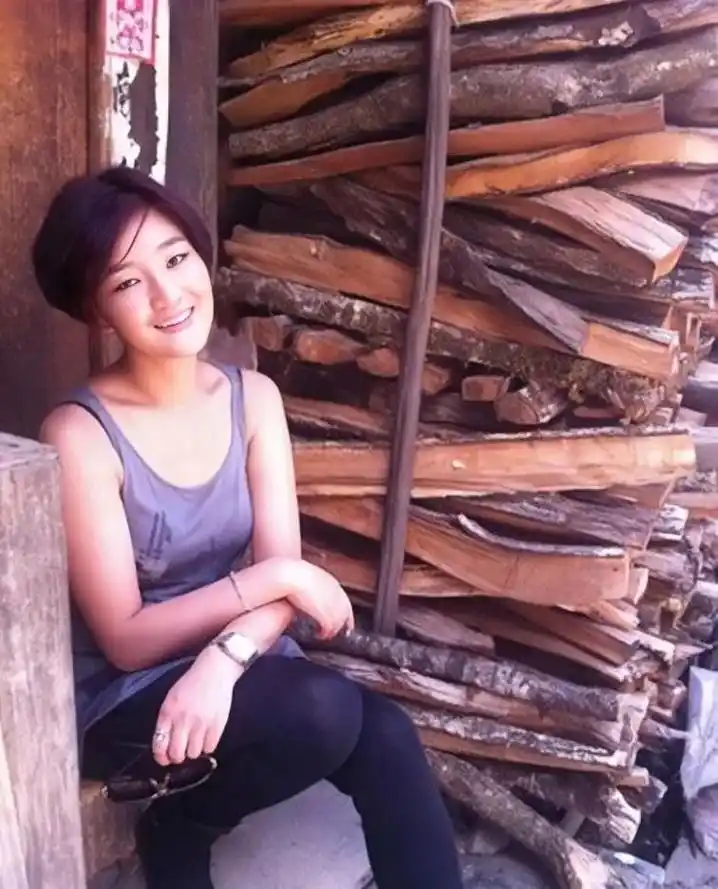 降央卓玛:因丈夫高颜值疯狂倒追,婚后产3子,如今幸福美满?