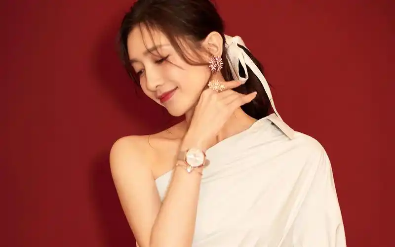 江疏影仙气十足写真桌面壁纸