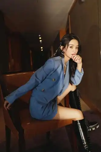 赵丽颖穿马丁靴原来这么飒,虽然身材骨感瘦,但又甜又酷挺耐看