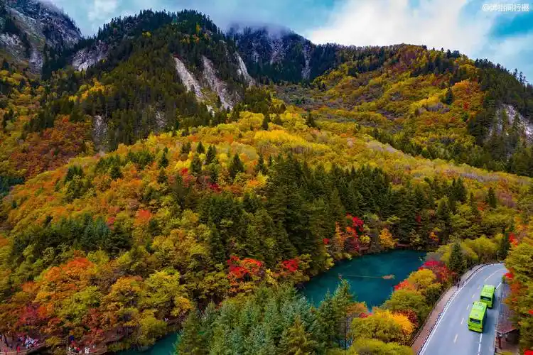 原创九寨沟最仙的景点秋色宛如彩色梦境堪称九寨沟一绝