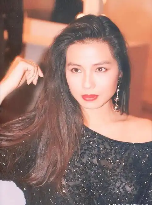 钟楚红:广告商丈夫英年早逝,无儿无女守寡16年,60岁重获新生