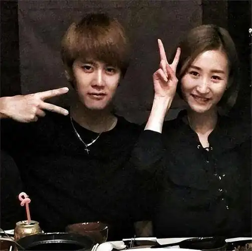 尽管任嘉伦一直低调,但仍有网友找到了关于聂欢的资料,并挖出了她的