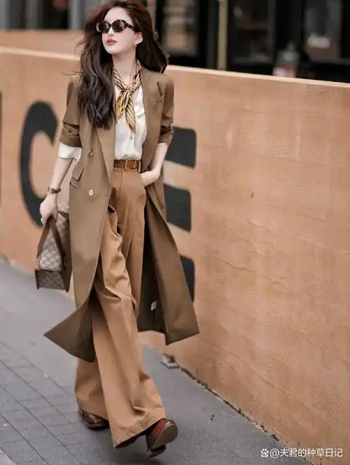 上海女生不愧是时尚标杆!满大街的"美拉德"穿搭,太时髦洋气了