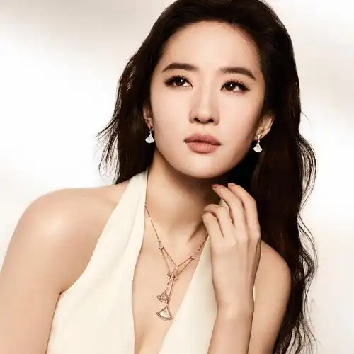 bvlgari宝格丽全球品牌代言人@刘亦菲演绎divas dream系列作品,优美