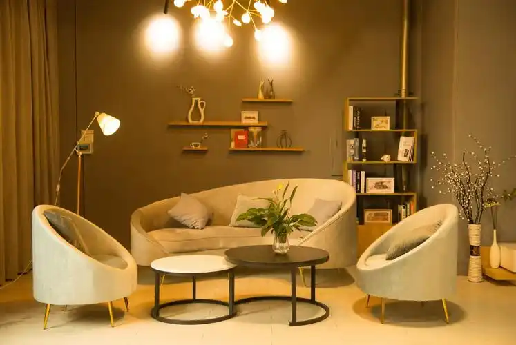 摄影棚主要开设《人像摄影》,《静物摄影》,《商业摄影》等实训课程