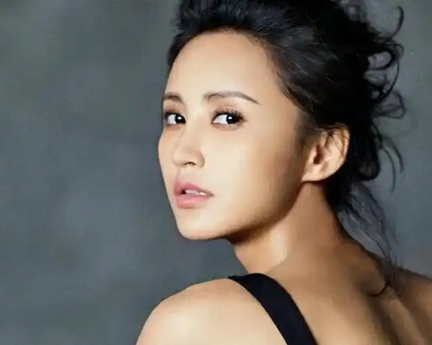 张歆艺:经历3段感情2次婚姻,跟前夫的婚礼还邀请了二婚丈夫袁弘