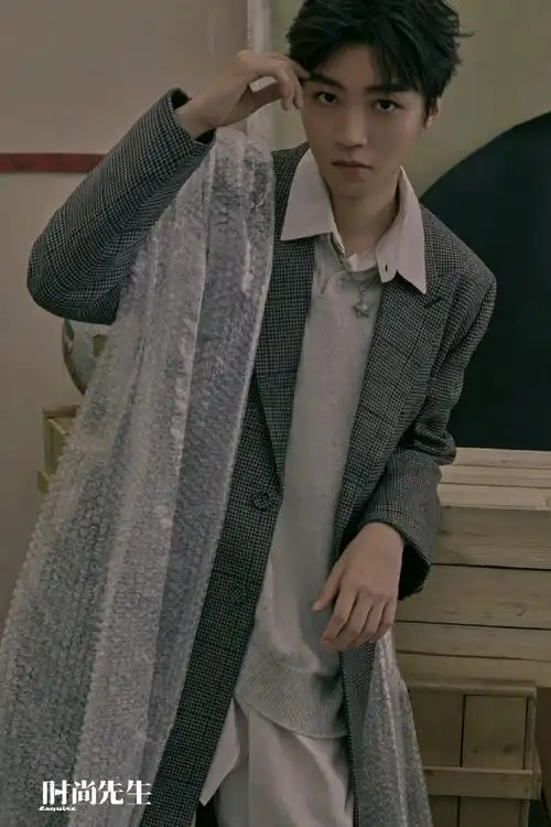 王俊凯时尚先生内页大片##王俊凯时尚先生眼神杀