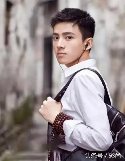 瓜子脸男生发型,瓜子脸男生发型推荐(瓜子脸男生发型推荐图片)