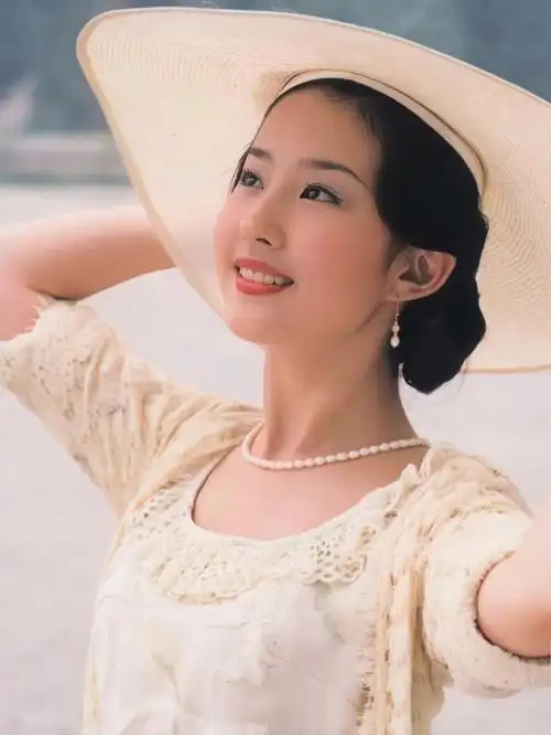 灿若玫瑰白秀珠