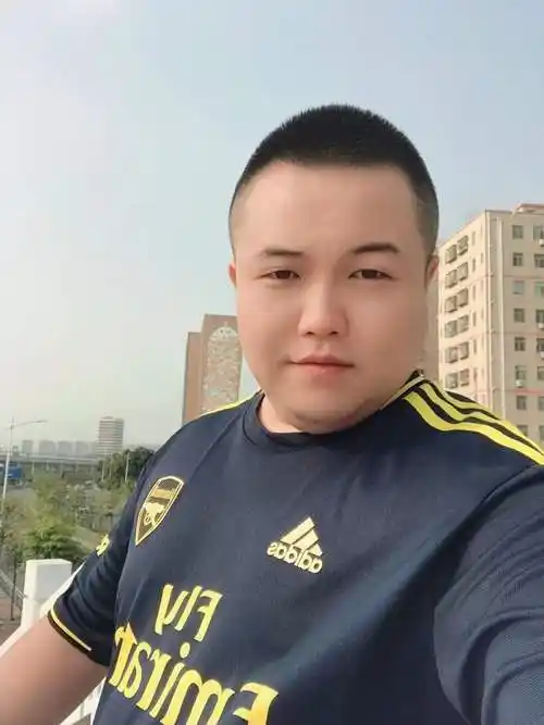 令网友破防的深圳外卖员普通人就做点普通人该做的事