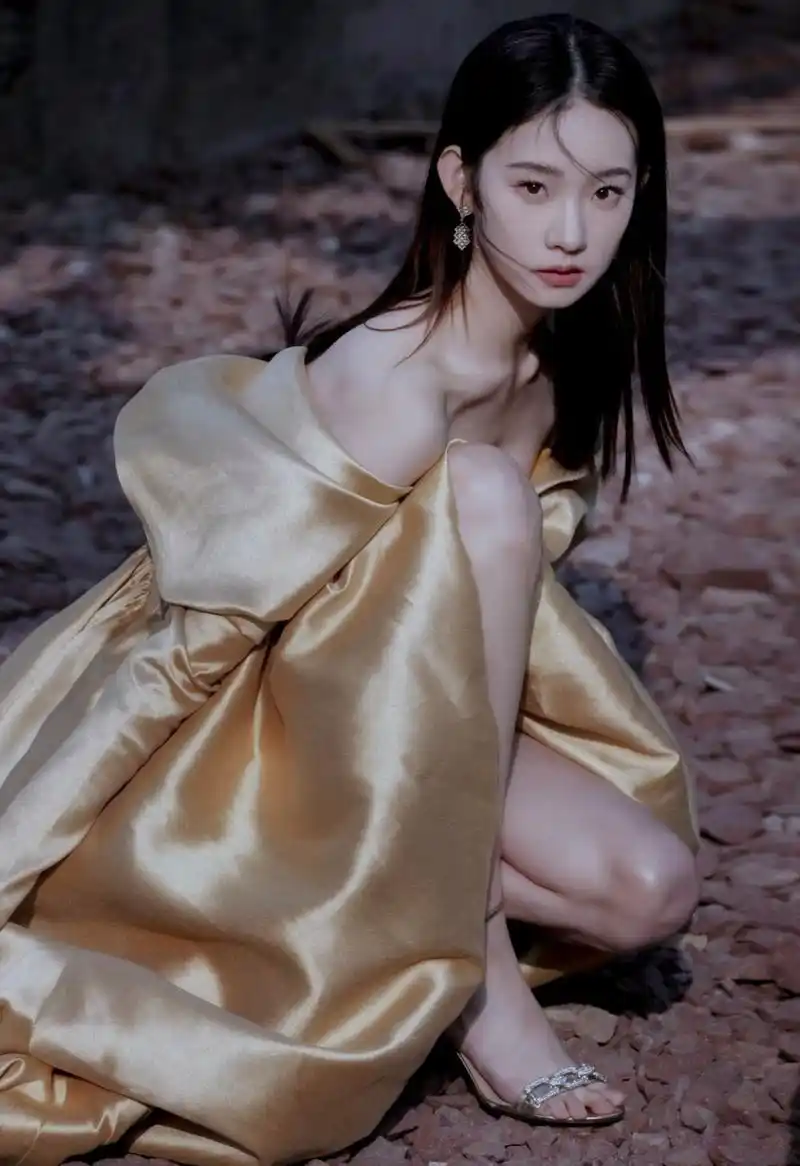 张艺凡# 清纯妩媚,甜美可爱,性感撩人#4月创作打卡挑战赛