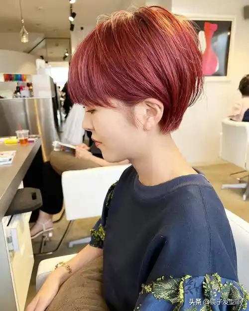 女士发型别乱剪,想美就选露耳短发,好看时尚不夸张