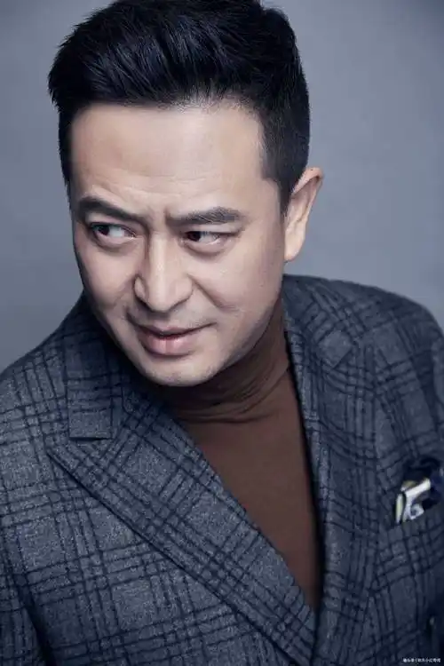 50岁张嘉译近照,隐瞒了13年的二婚老婆,是她_王海燕_表演_杜军