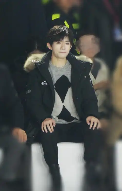 易烊千玺代言波司登##易烊千玺手拿dv走红毯##没法拒绝雪中的易热