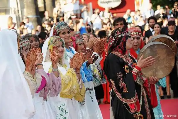 承载着虔诚与团结的象征,是新疆维吾尔族人民最盛大的宗教庆典之一