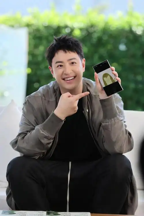 7位相知不相熟的音乐人需要从其他人的"音乐简历"中,挑选1位作为自己