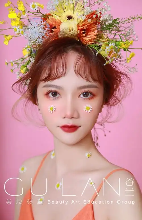 甜美鲜花浅晚礼抽丝低发髻造型