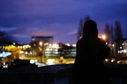 心里思念一个人的说说,句句戳心,惹人落泪!_伤感说说_雨露文章网