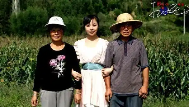 王二妮:23岁成名,放弃百万年薪下嫁农村,婆婆的态度让她不后悔