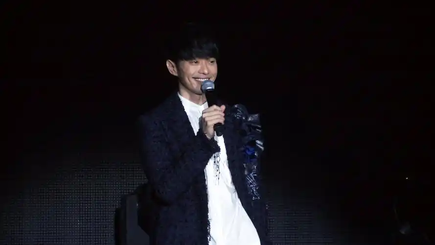 情歌王子张栋梁巡演台北首场开唱