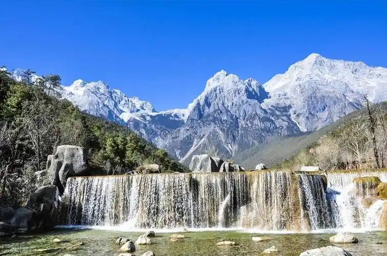 **三月到云南旅游攻略,云南十大旅游景点推荐**_游客_文化_古城