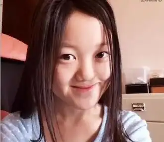 王菲女儿李嫣近照