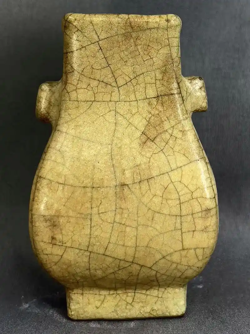 收藏品 宋哥窑是宋代五大名窑之一,在陶瓷史上 - 抖音