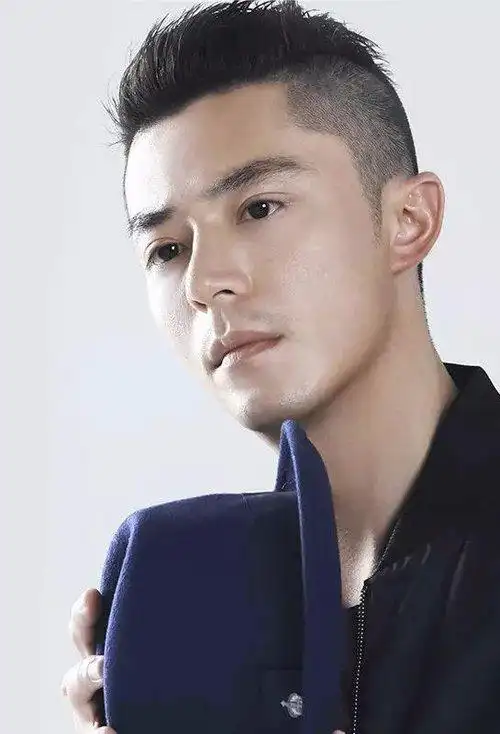 男生短头发两边铲掉帅气发型