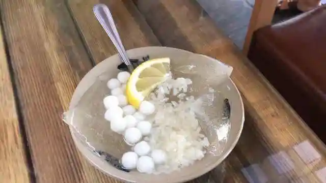 手工冰粉配醪糟汤圆冰凉q弹太清爽