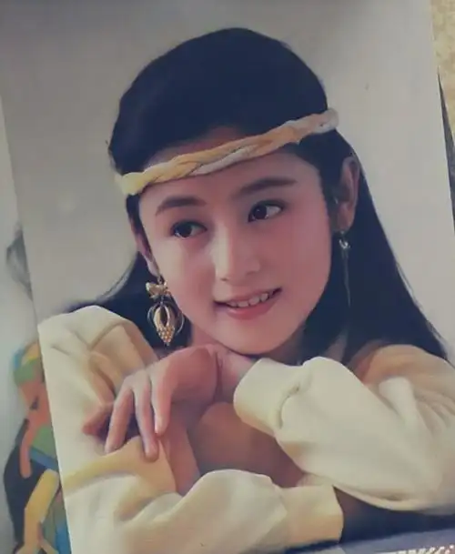 被琼瑶力捧,与吴君如互撕,陈红凭什么被陈凯歌爱了25年?