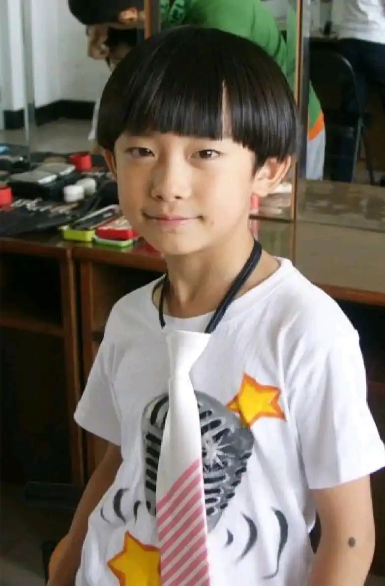 易烊千玺早年图片