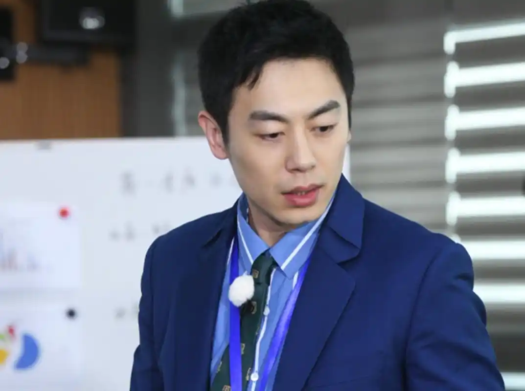 《奔跑吧》朱亚文不仅化身帅气特工,还身穿运动装与李晨比美?