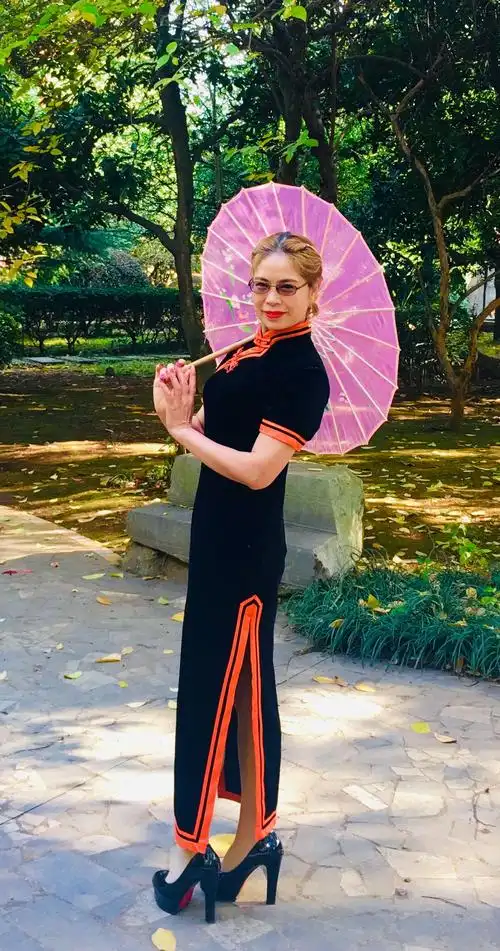 老年大学旗袍美女展风采