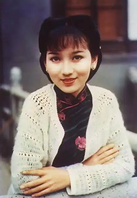 其实《上海滩》中的冯程程有四个版本,第一个已成为经典