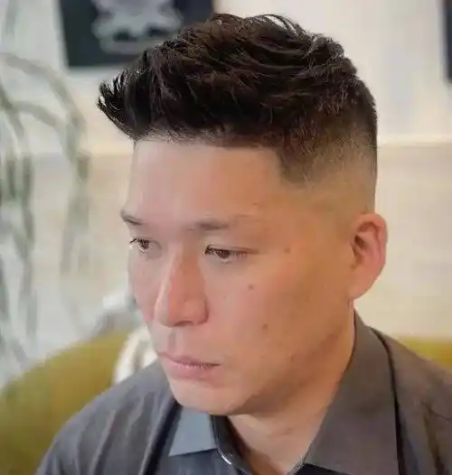 自带增高效果的男生发型_短发_男士们_造型