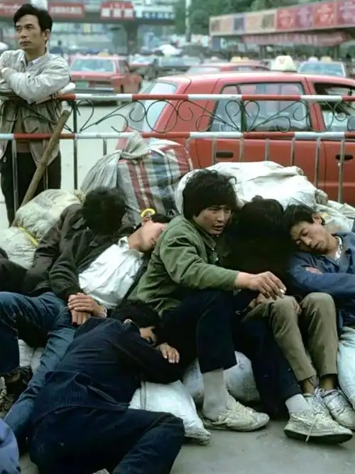 90年代的广东打工仔,吃不饱饭是常态,每入几百却很开心|湖南|小青年