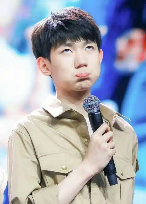 王源嘟嘴卖萌日常,堪称卖萌界的扛把子!