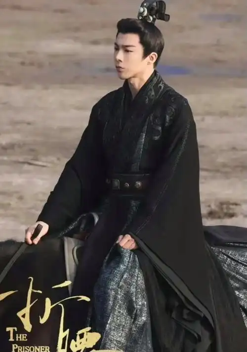 这次他的新剧折腰,从路透看来,刘宇宁真的好帅呀,古装扮相的他看起来