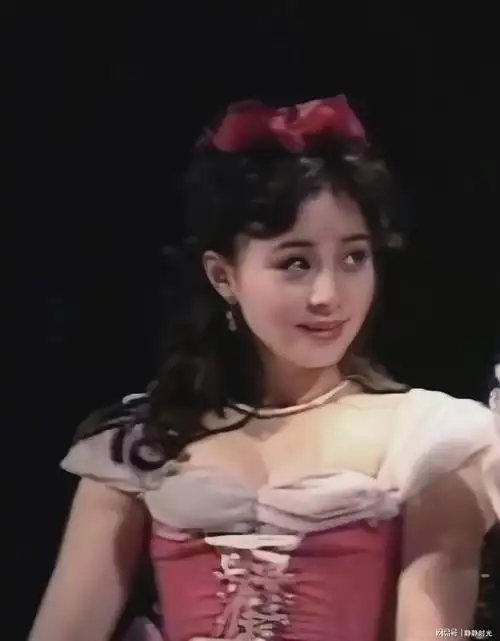 谁还没年轻过看看年轻时的宋丹丹多漂亮妥妥美人