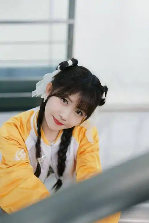 造型写真释出 扎双马尾麻花辫甜美减龄_写真_赖美云_造型