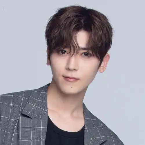 初夏男生发型模板男生发型这样剪干练man味勃发