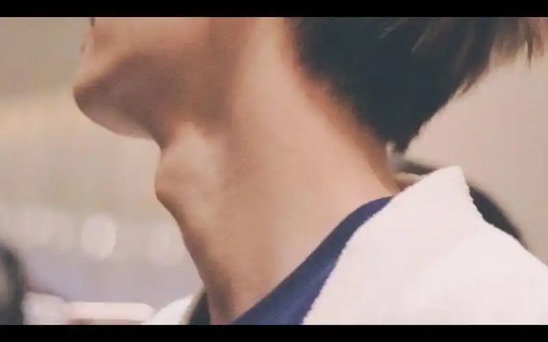 摸男生喉结意味着什么摸男生喉结意味着什么意思