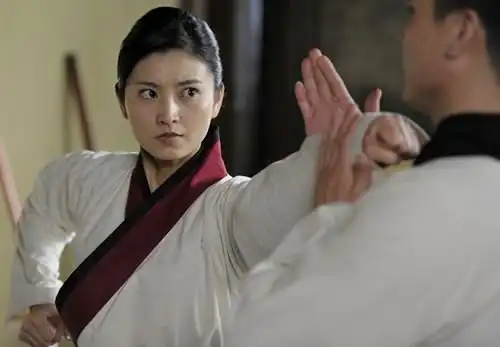 斓曦饰左少卿挑战武戏展好身手