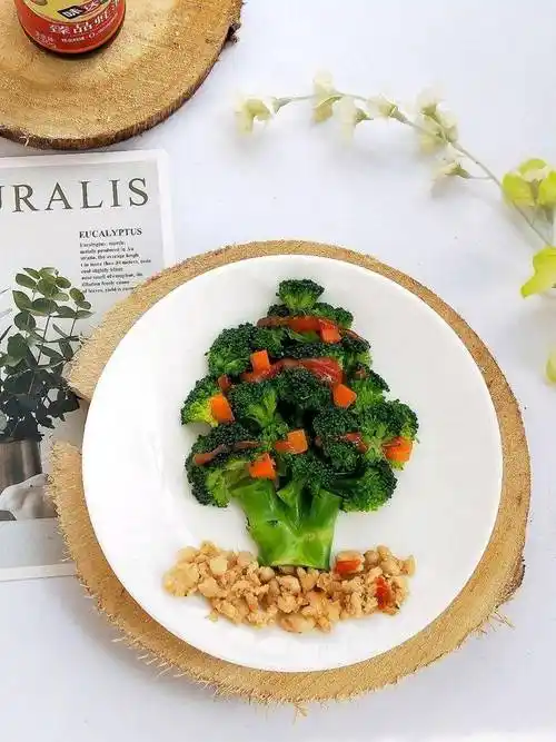 原创西兰花搭配胡萝卜做一道创意菜寓意好营养高