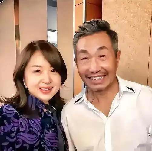 回顾情史简单男演员夫妻:梁冠华唐烨相互成就,狄龙夫妇恩爱一生