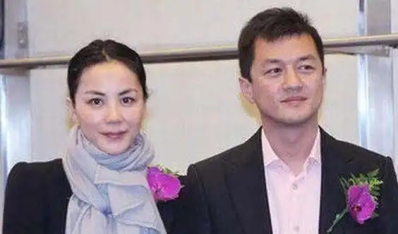 50岁王菲与三任老公的合照一眼就能看出他喜欢谁