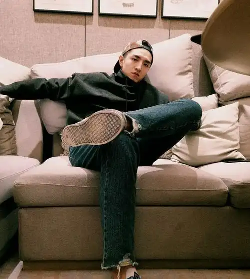 《》的男主角金瀚火了,生活照的他也是这么帅!