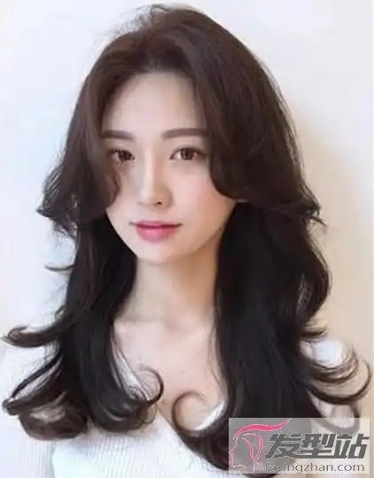 女生长发烫什么卷好看 c卷烫发洋气灵动不单调_发型站_最新流行发型