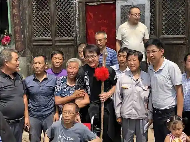 成龙简介成龙真实身份曝光