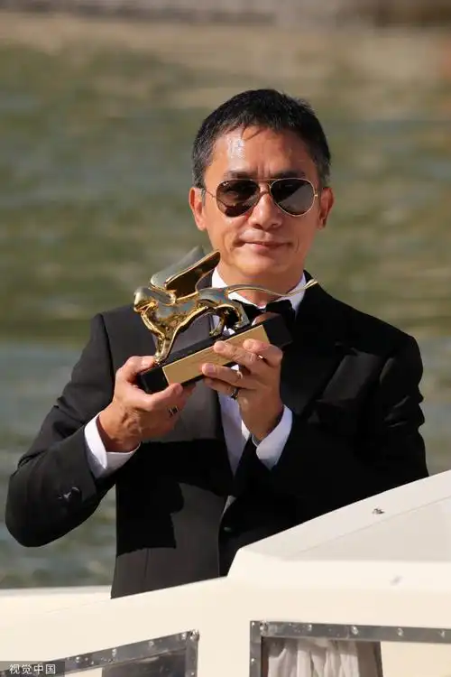 梁朝伟领取威尼斯终身成就奖##威尼斯电影节